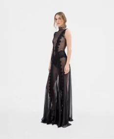 Elegancia en encaje negro y transparencias en el Vestido negro Hécate