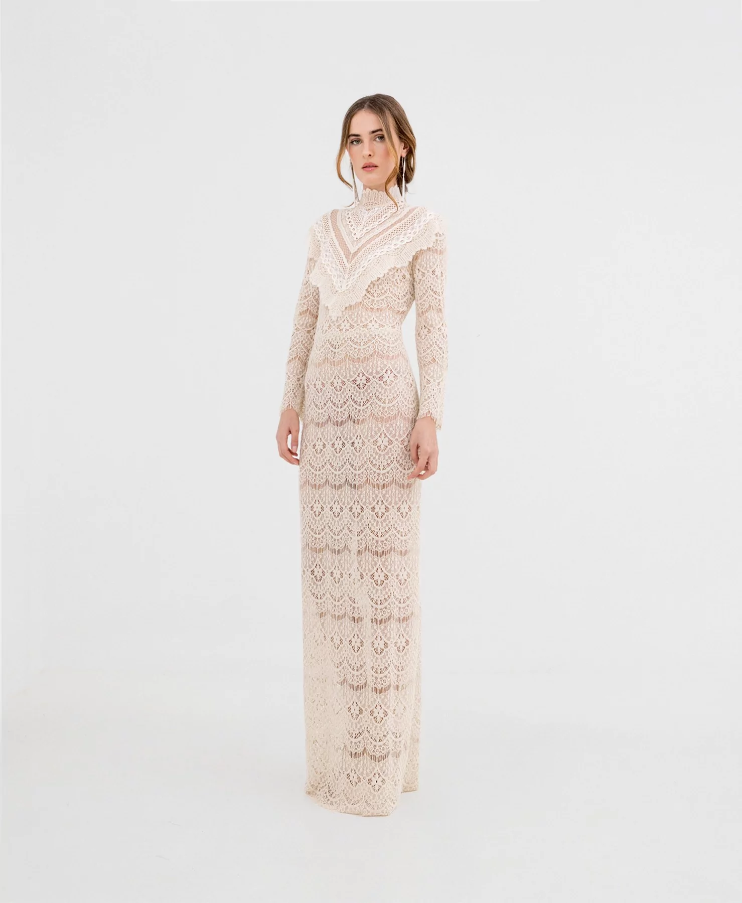 Front view of the Cálibe Beige Lace Long Dress.