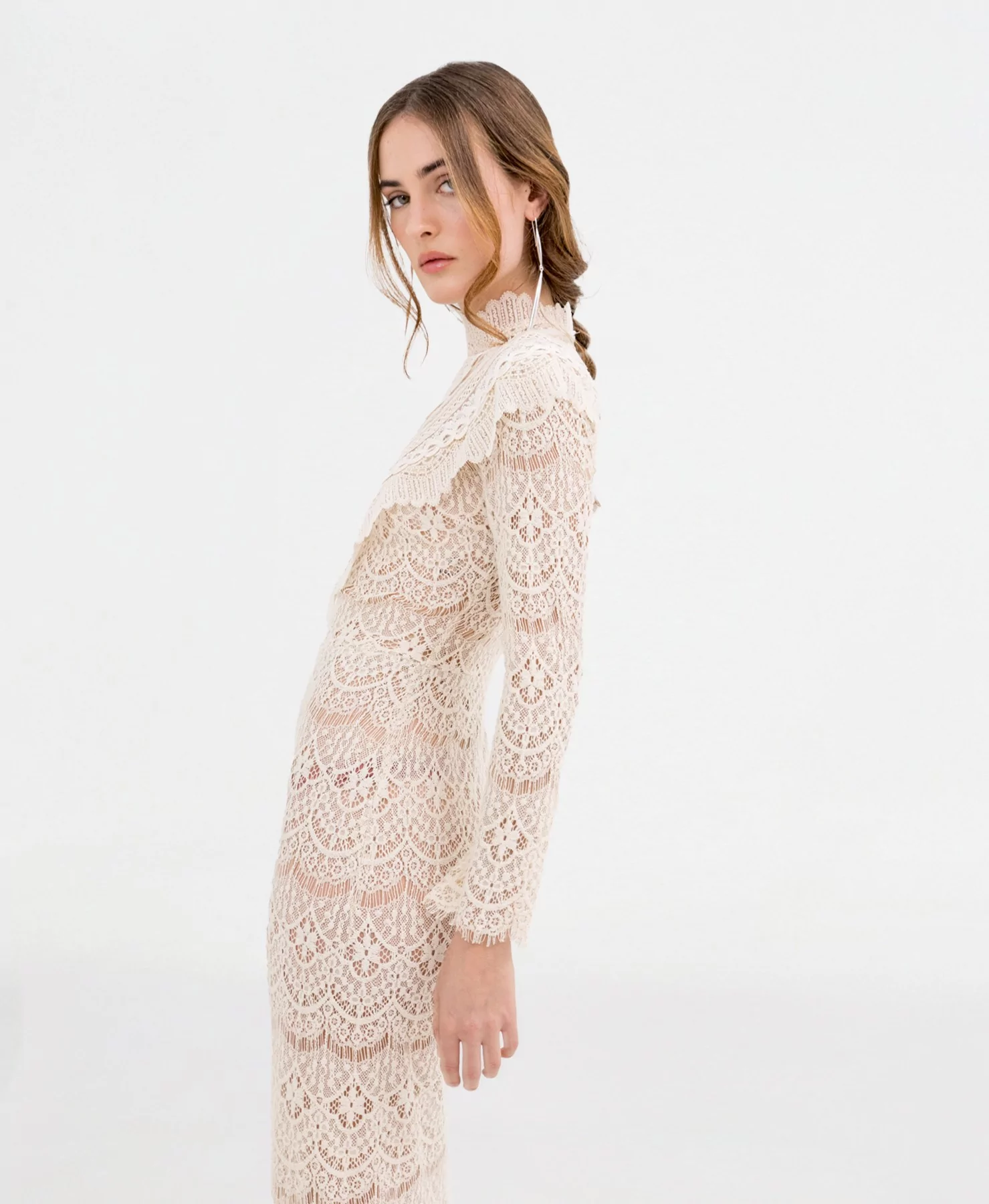 Side view of the Cálibe Boho Long Dress.