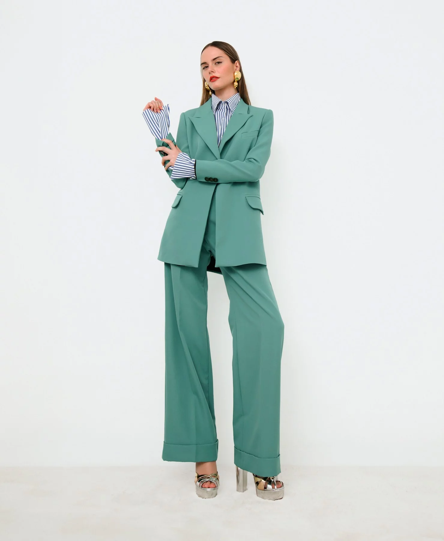 Traje corte recto verde agua