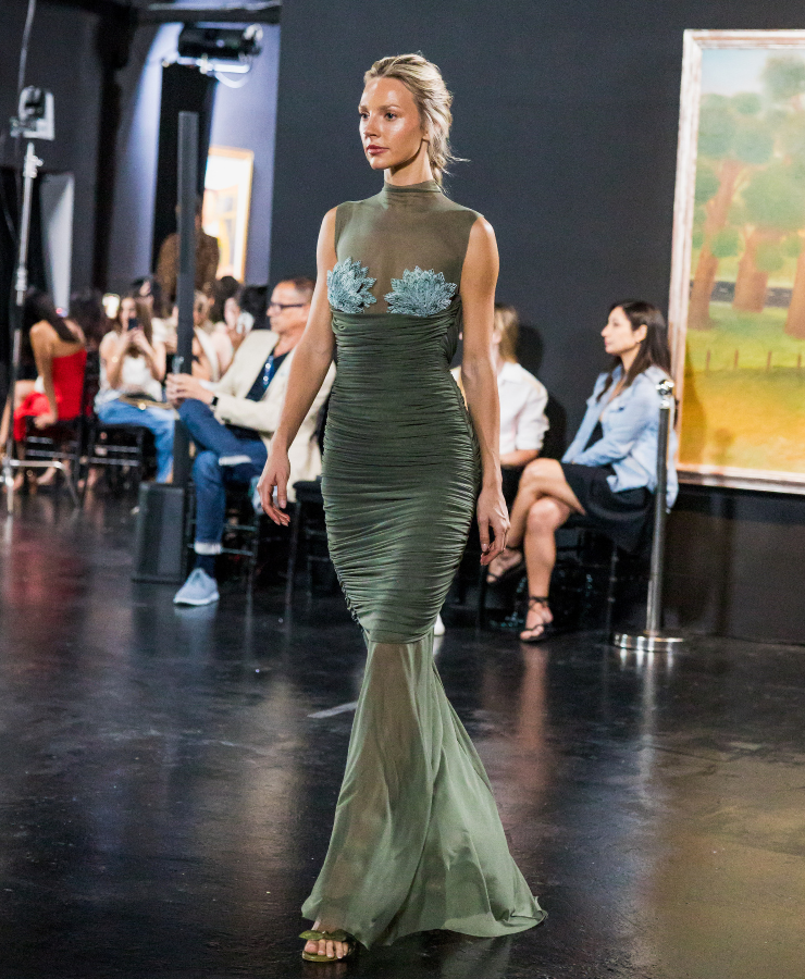 vestido corte sirena claro Miami Fashion Week